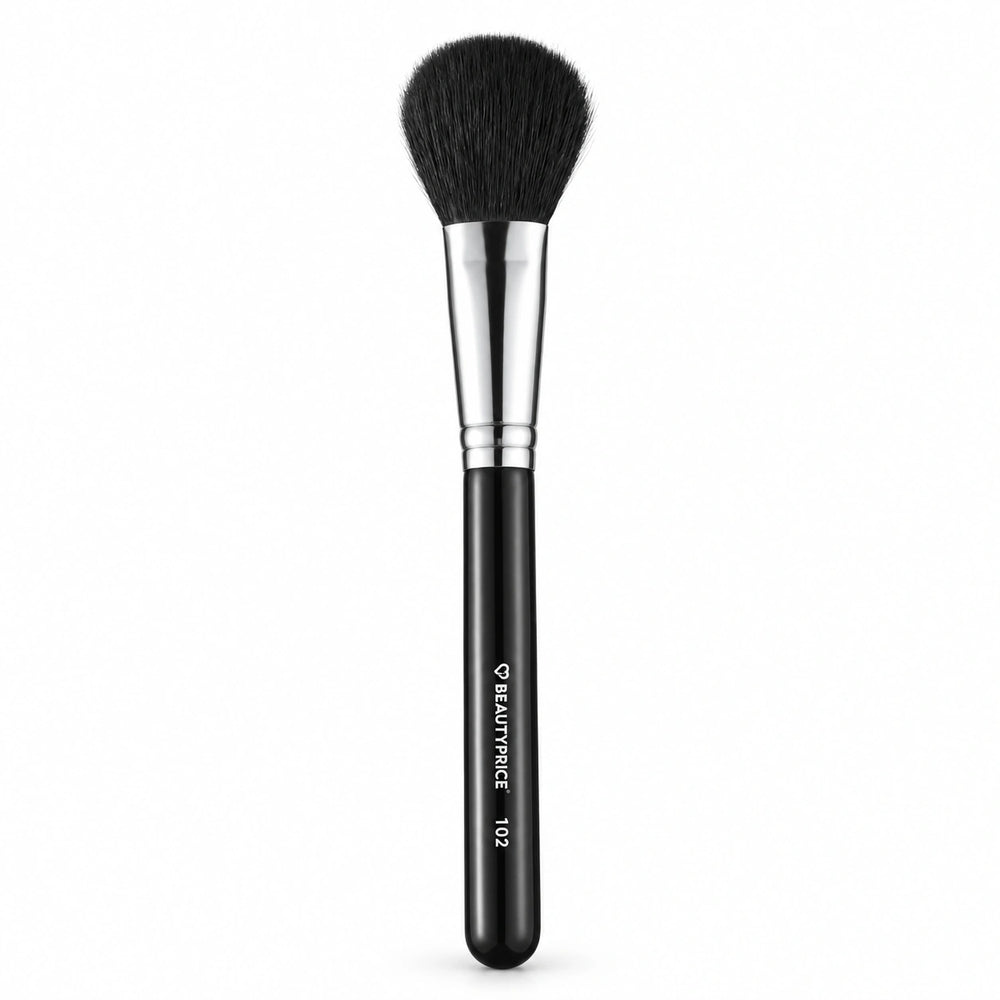 Beauty Price Cosmetics, Pennello 102: vista intera su bianco, simulazione illustrativa basata sulla foto prodotto di riferimento.
