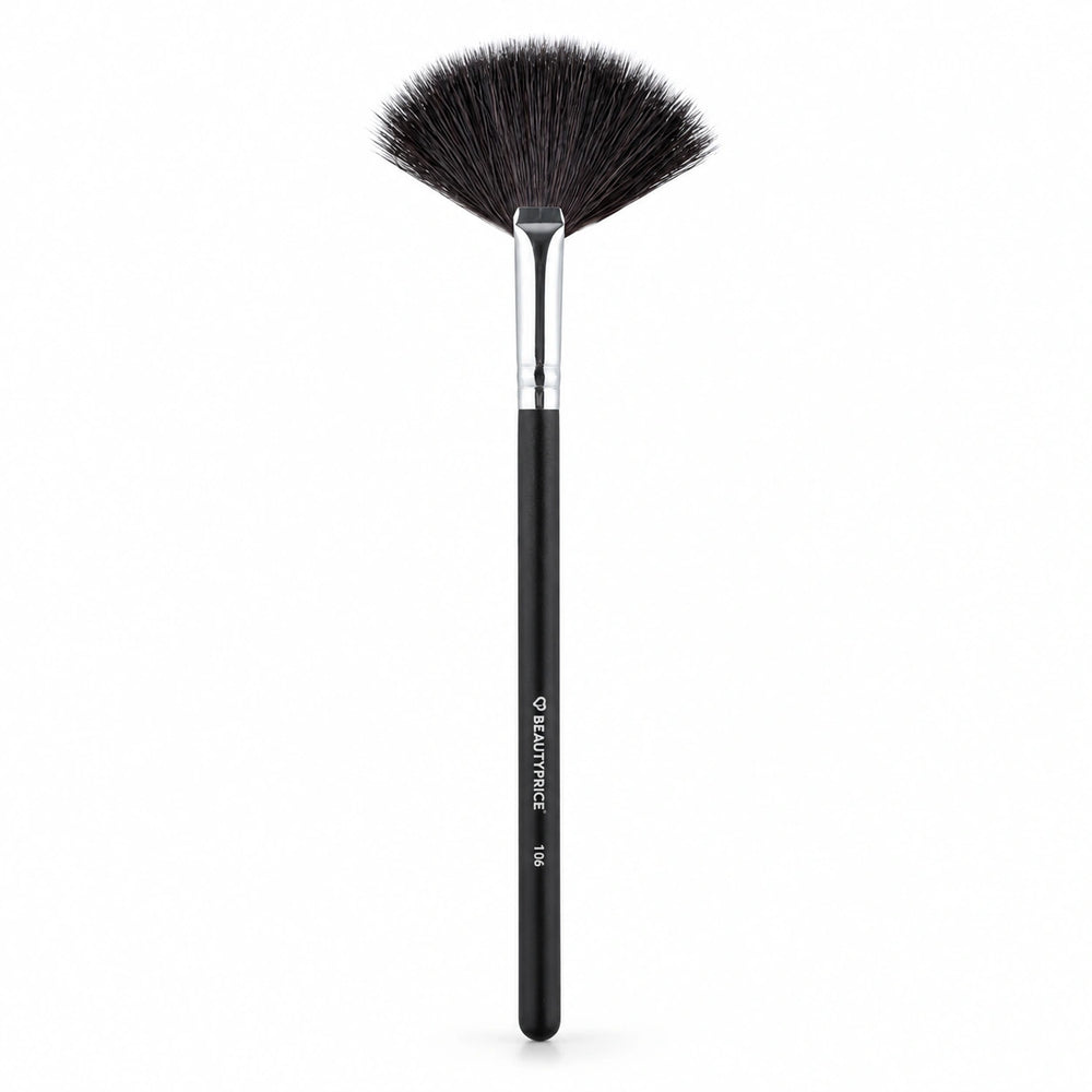 Beauty Price Cosmetics, Pennello 106: vista intera su bianco, simulazione illustrativa basata sulla foto prodotto di riferimento.