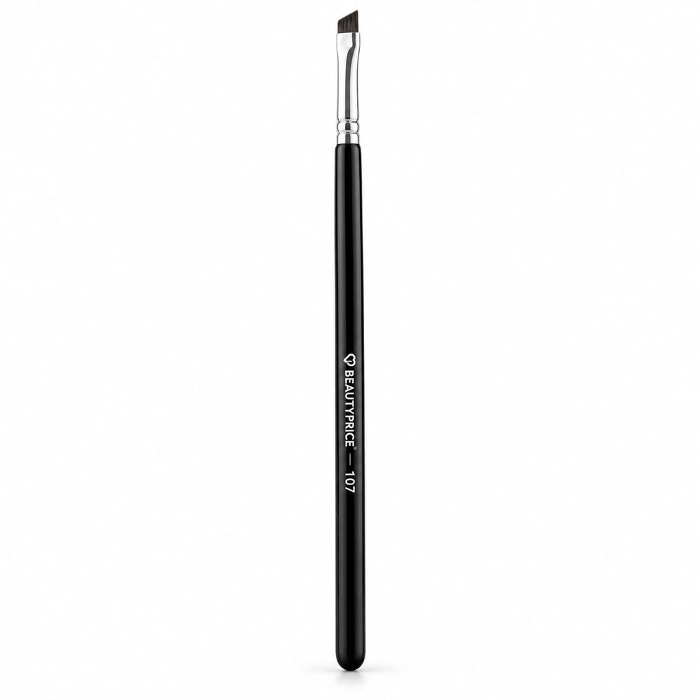 Beauty Price Cosmetics, Pennello 107: vista intera su bianco, simulazione illustrativa basata sulla foto prodotto di riferimento.