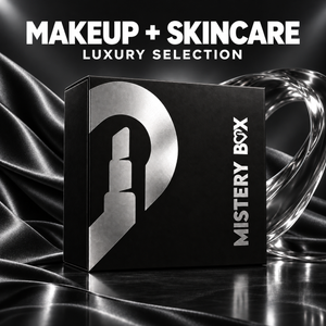 Mystery Box Makeup e Skincare Luxury Selection, scatola nera chiusa con stampa argento in una scenografia nera, grafite e argento; contenuto non mostrato.